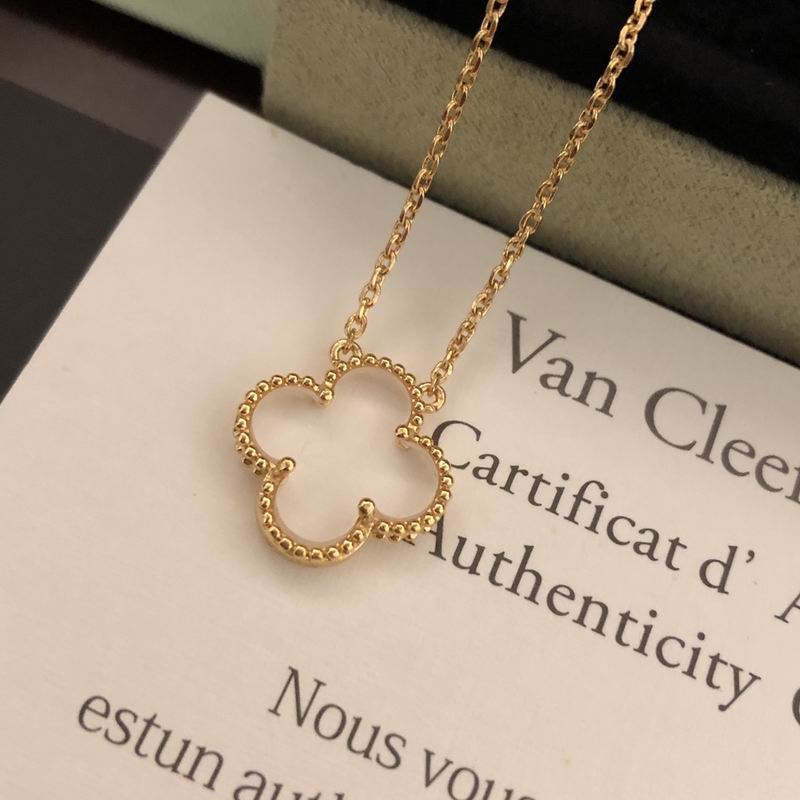 Van Cleef & Arpels necklace 08yxq01